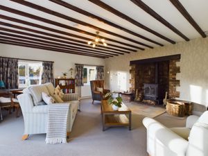 Living room- click for photo gallery